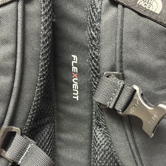 North Face Jester Unisex Nylon Backpack Black - Picture 3 of 8